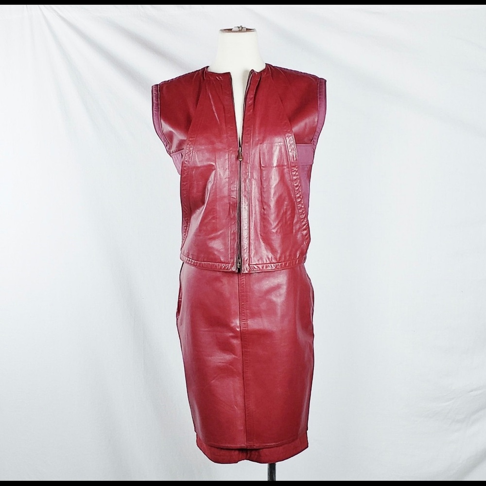 Vintage Versace STRUCTURED RED LEATHER vest and skirt - Size 42